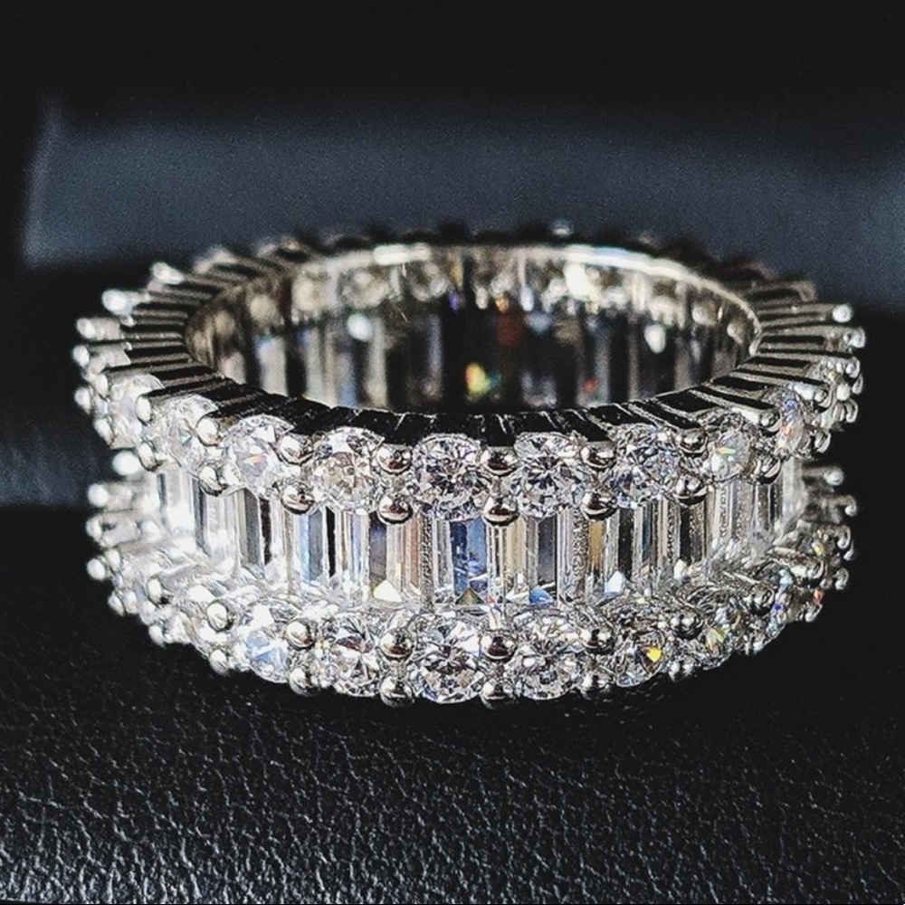 💍18K GOLD BAGUETTE ROUND DIAMOND ETERNITY RING💍 - Picture 7 of 7